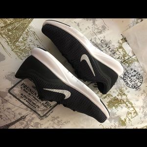 New Nike shoes 7.5w